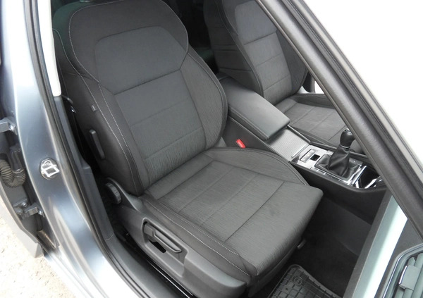 Skoda Superb cena 59900 przebieg: 182000, rok produkcji 2017 z Nałęczów małe 254